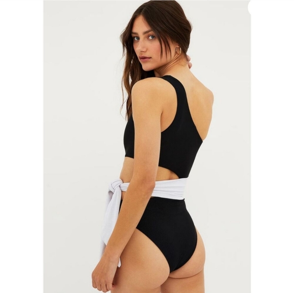 New!Beach Riot Carlie One Piece Cutout‎ Swimsuit - Picture 3 of 13